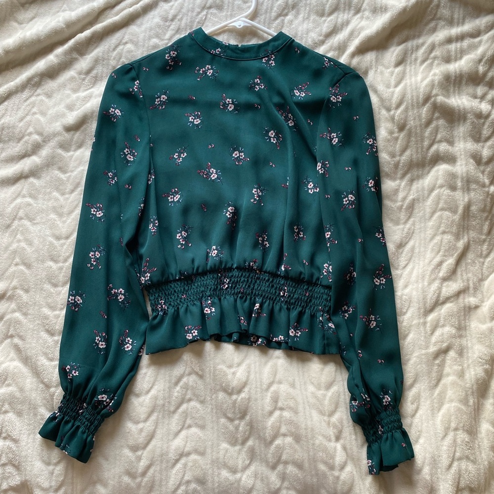 Dark green floral print cinched waist and sleeves top